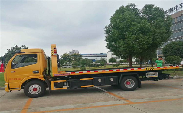 贵阳定远24小时拖车救援电话号码，定远道路救援公司怎么收费的